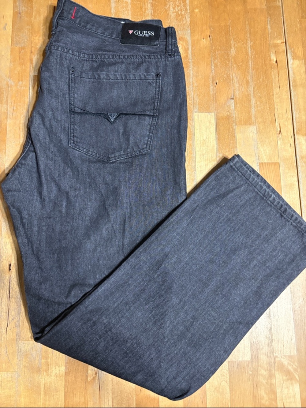 GUESS Men's Regular Straight Crescent fit jeans